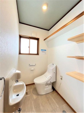 【リフォーム済】トイレはLIXIL製の温水洗浄機能