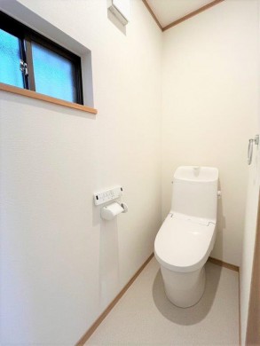 【リフォーム済】トイレはLIXIL製の温水洗浄機能