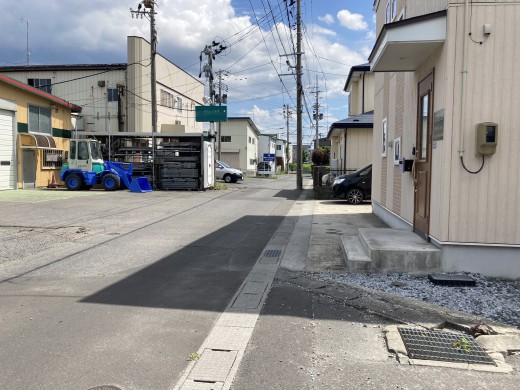 前面道路を含む外観