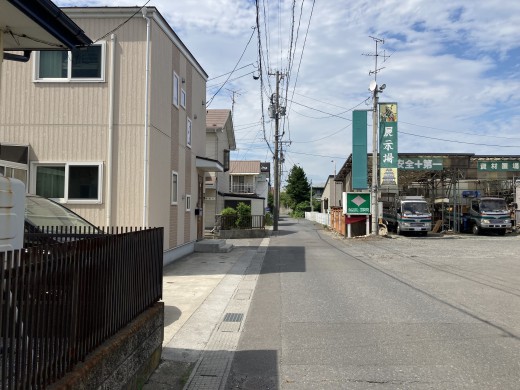 前面道路を含む外観